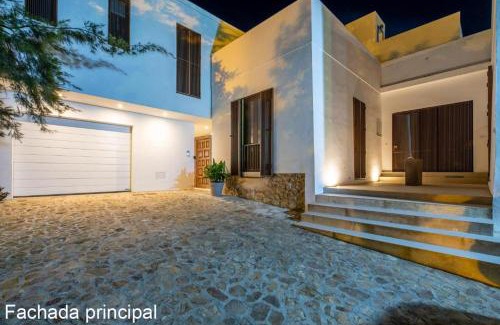 Facinas House | Inviting Facinas Houses: Oceanfront Stay with Pool & Views