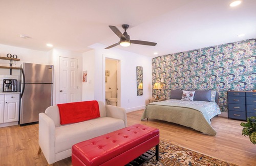 West San Antonio Apartment | Facing Collins Garden Park, 2nd Floor Studio