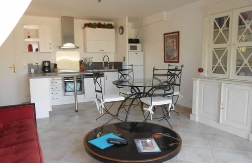 Mandelieu-La-Napoule Villa | Stunning Esterel Duplex with Pool, 6 km from Cannes
