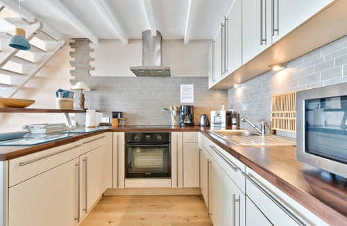 Noirmoutier-en-l'Ile Apartment | Serene Oceanfront Retreat in Noirmoutier-en-L'île