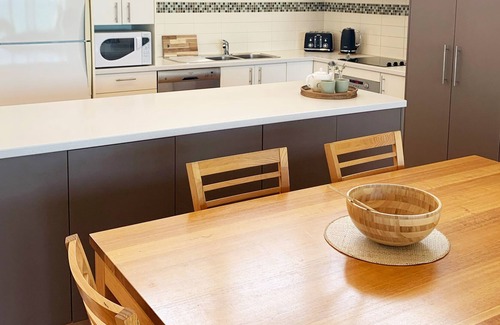 Apollo Bay House | Oceanfront Retreat with Pool, Spa & Steps to the Beach