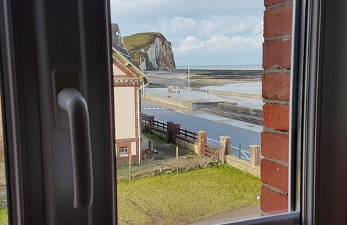 Veulettes-sur-Mer Apartment | Ocean View Apartment in Veulettes Sur Mer with Pet Access