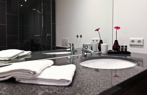 Mitte-Nordost Hotel | Explore Factory Hotel: Highly Rated with Family-Friendly Amenities