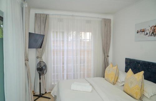 Gallo Manor House | Charming Fafi's Place: Family-Friendly & Guest Rated 9/10