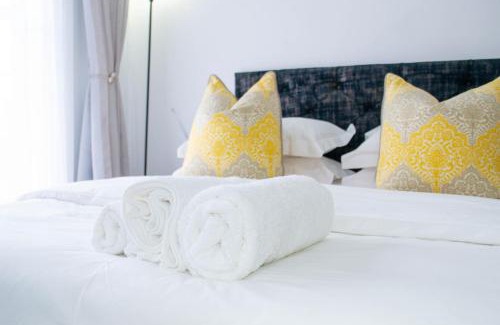 Gallo Manor House | Charming Fafi's Place: Family-Friendly & Guest Rated 9/10