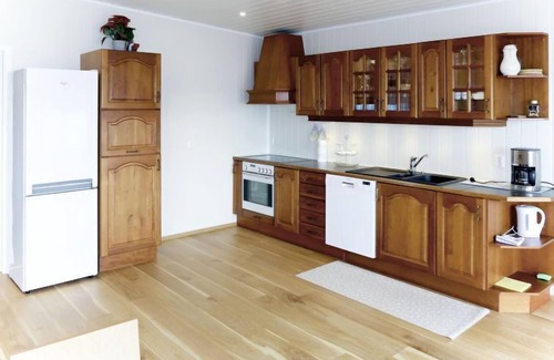 Florø House | Pet-Friendly Fagernipa: Oceanfront Escape with Spa