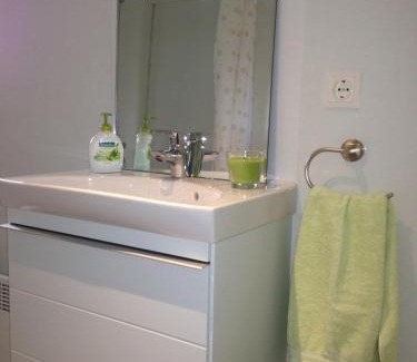 Hvolsvollur House | Fagrahlíd Guesthouse: Family-Friendly Retreat with Hot Tub