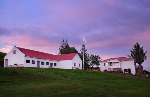 Hvolsvollur House | Fagrahlíd Guesthouse: Family-Friendly Retreat with Hot Tub