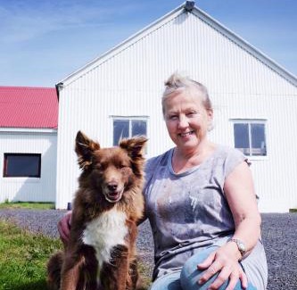 Hvolsvollur House | Fagrahlíd Guesthouse: Family-Friendly Retreat with Hot Tub