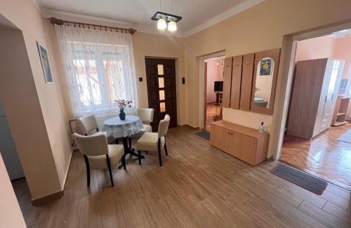 Sarvar Apartment | Fagyöngy: Family-Friendly Retreat with Kitchen Access