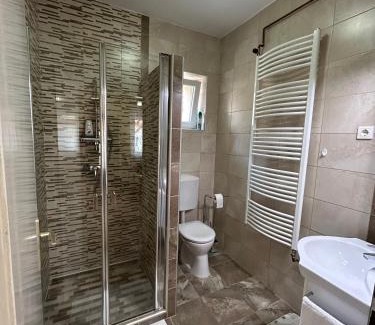 Sarvar Apartment | Fagyöngy: Family-Friendly Retreat with Kitchen Access
