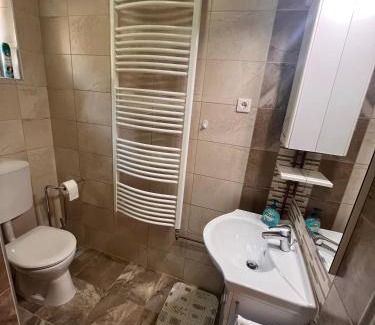 Sarvar Apartment | Fagyöngy: Family-Friendly Retreat with Kitchen Access