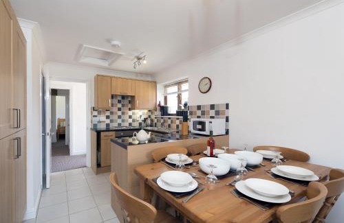 Newport East House | Idyllic Fair Isle Holiday Cottages - Hill Top Cottage Retreat