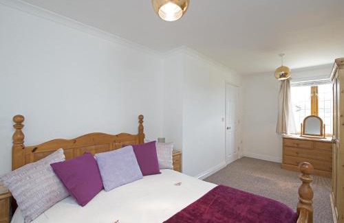 Newport East House | Idyllic Fair Isle Holiday Cottages - Hill Top Cottage Retreat
