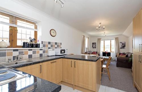 Newport East House | Idyllic Fair Isle Holiday Cottages - Hill Top Cottage Retreat