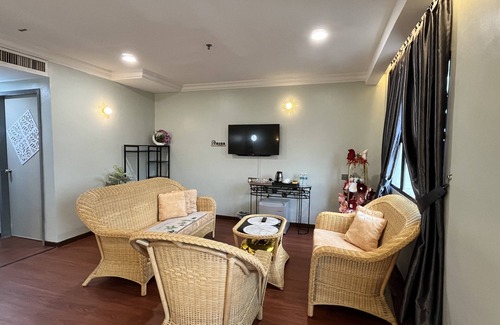 Simee Hotel | Comfortable Stay at Fair Park Hotel with Family Amenities