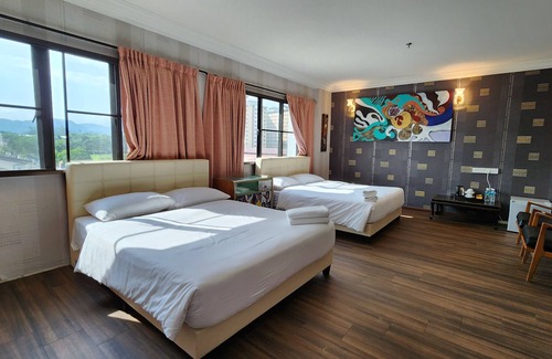 Simee Hotel | Comfortable Stay at Fair Park Hotel with Family Amenities