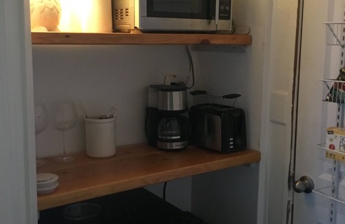 Petaluma Apartment | Pet-Friendly Fair Street Retreat: Cozy Studio in Downtown