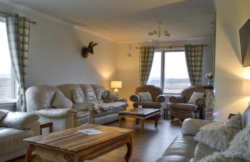 Lairg House | Discover Fair View: 4-Star Hotel with Family & Pet Amenities