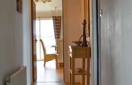 Lairg House | Discover Fair View: 4-Star Hotel with Family & Pet Amenities