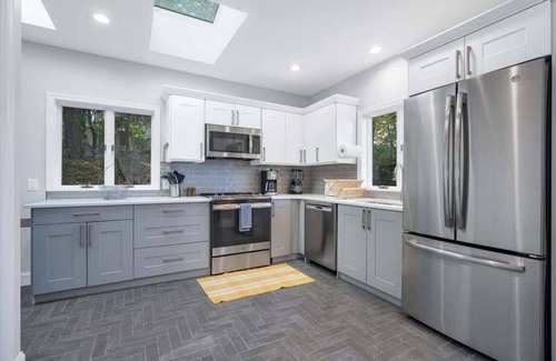 Mystic - New London House | Oceanfront Retreat: Mystic Twin Charmers near Downtown!