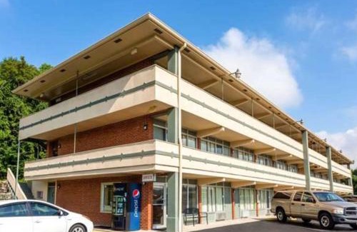 Mount Vernon Hotel | Pet-Friendly Retreat at FairBridge Inn Express Mount Vernon