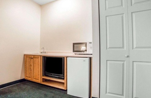Glendive Hotel | Family-Friendly FairBridge Inn & Suites Glendive Awaits