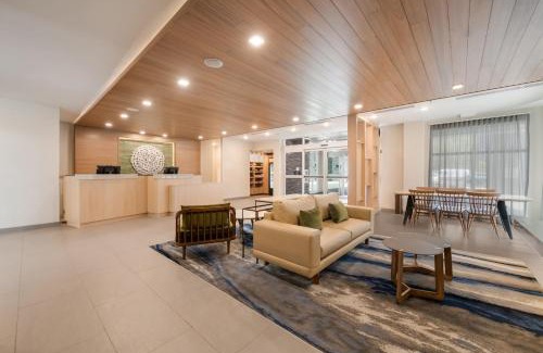 North Central Hotel | Stylish Fairfield Inn & Suites Virginia Beach Town Center