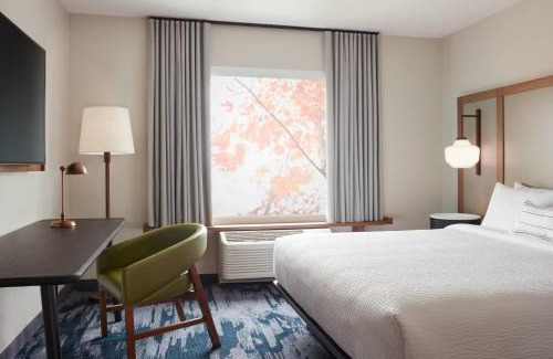 Clear Lake Hotel | Comfortable Stay at Fairfield by Marriott Inn & Suites