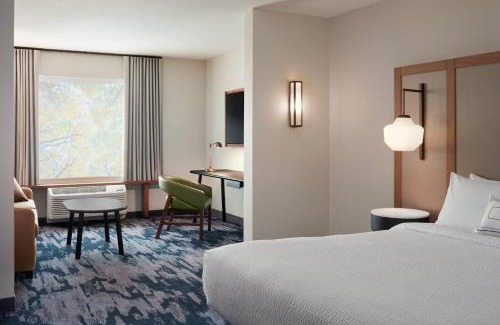 Clear Lake Hotel | Comfortable Stay at Fairfield by Marriott Inn & Suites