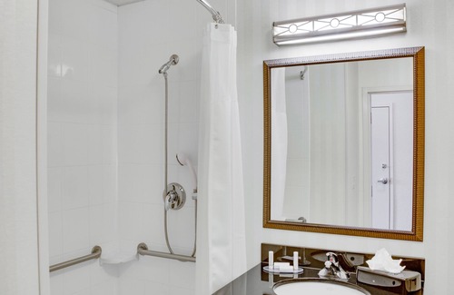 June Park Hotel | Relax at Fairfield by Marriott Melbourne West with Pool & Spa