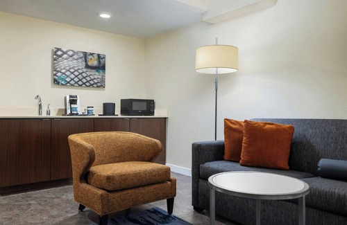 Herndon Hotel | Discover Fairfield by Marriott Inn & Suites Herndon Reston