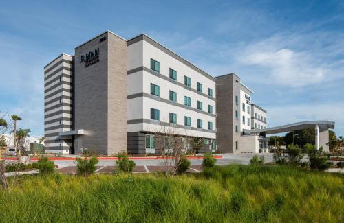 Los Alamitos Hotel | Top-Rated Fairfield Inn & Suites with Ocean View Amenities