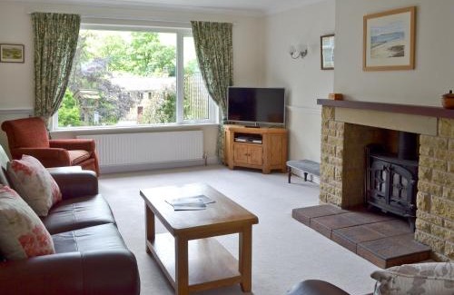 Fence House | Welcoming Fairfield: Pet-Friendly 4-Star Family Retreat