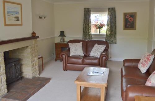 Fence House | Welcoming Fairfield: Pet-Friendly 4-Star Family Retreat