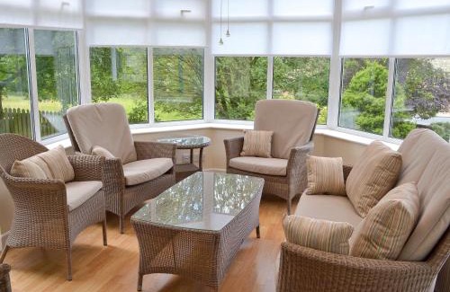 Fence House | Welcoming Fairfield: Pet-Friendly 4-Star Family Retreat