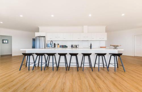 Emu Bay House | Explore Fairfield House: Oceanfront Getaway for Families