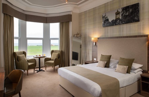 Ayr Hotel | Elegant Fairfield House - Ayr: Rated 9/10 with Spa & Pool
