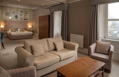 Ayr Hotel | Elegant Fairfield House - Ayr: Rated 9/10 with Spa & Pool