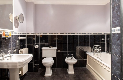 Ayr Hotel | Elegant Fairfield House - Ayr: Rated 9/10 with Spa & Pool