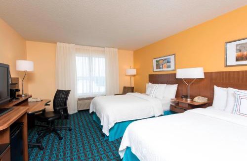 St. Charles Hotel | Inviting Fairfield Inn & Suites near Chicago with Pool Access
