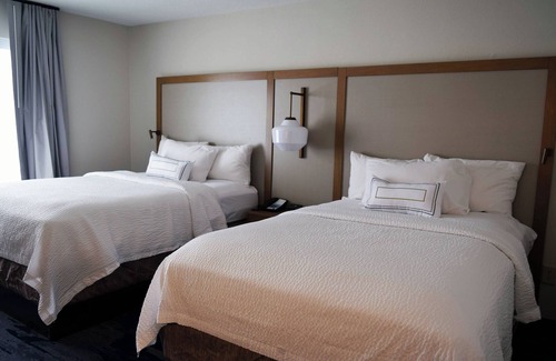 Austintown Hotel | Discover Fairfield Inn and Suites: Top-Reviewed Comfort