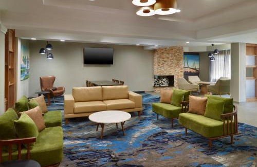 North Charleston Hotel | Family-Friendly Fairfield Inn & Suites in Charleston North