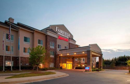 Gunter Afs Hotel | Delightful Fairfield Inn & Suites with Pool and Ocean View