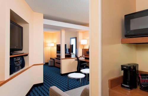 St. Charles Hotel | Eco-Friendly Fairfield Inn & Suites in St Charles with Pool