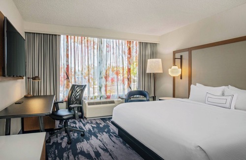Bangor Hotel | Discover Fairfield Inn By Marriott Bangor with Pool & Dining
