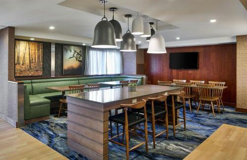 Webster Hotel | Relax at Fairfield Inn by Marriott Rochester East with Pool & Hot Tub