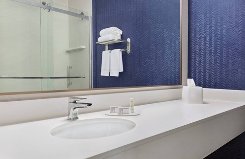 Tracy Hotel | Discover Fairfield Inn by Marriott Tracy: Pool & Restaurant
