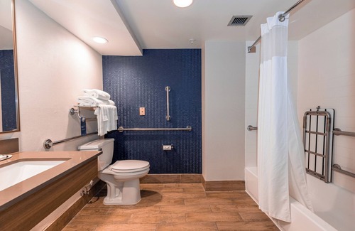 Evansville Hotel | Guest Approved: Fairfield Inn Evansville West with Pool
