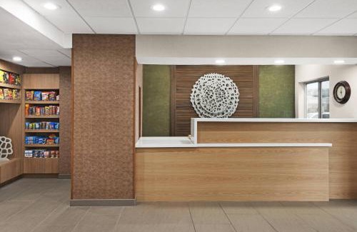 Warren Hotel | Explore Fairfield Inn by Marriott Warren Niles - Pet Friendly Stay